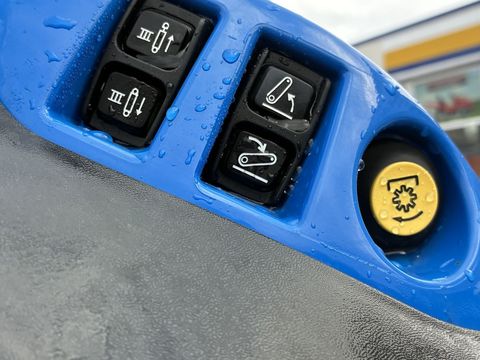 [3600-6664278-6.jpg]