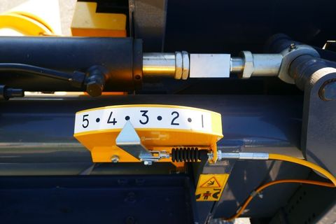 [3600-6692563-5.jpg]