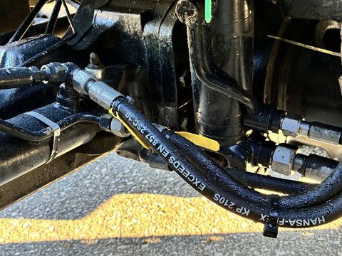 [3600-6750981-7.jpg]