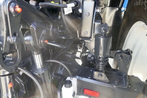 [3600-6781500-4.jpg]