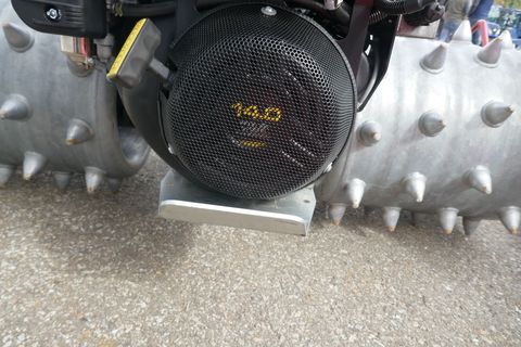 [3600-6883563-5.jpg]