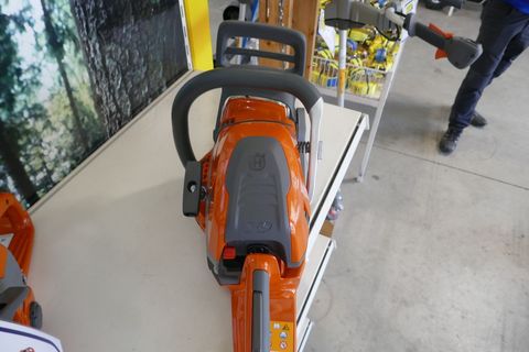 [3600-6888574-5.jpg]