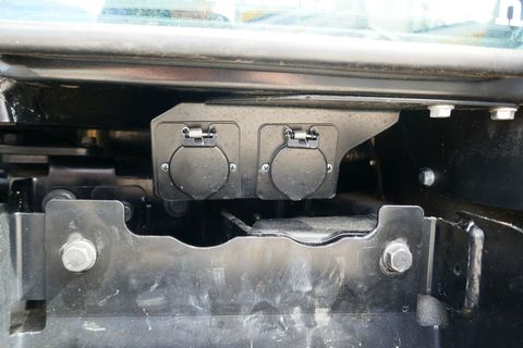 [3600-7071529-11.jpg]