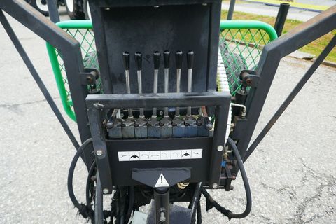 [3600-7128940-5.jpg]
