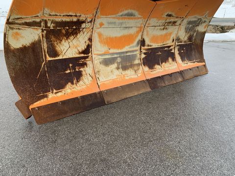 [3944-6743269-3.jpg]