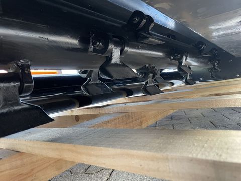 [4079-6403277-8.jpg]