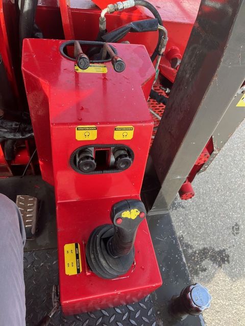 [4750-6478245-12.jpg]