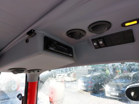 [6032-4876842-7.jpg]