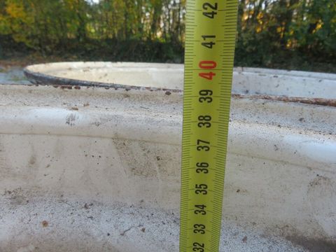 [7455-4657465-3.jpg]