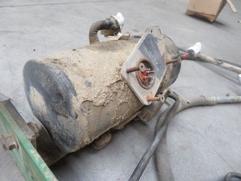 [7455-5725921-4.jpg]