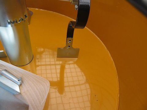 [7455-6406432-8.jpg]