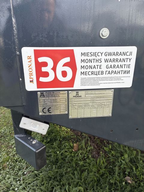 [3186-6874822-7.jpg]