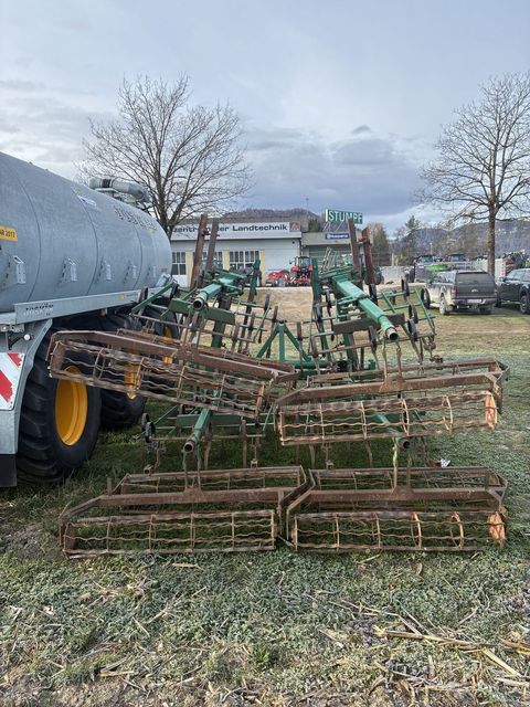 [3186-6874890-4.jpg]