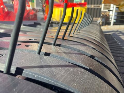 [3229-6455197-2.jpg]