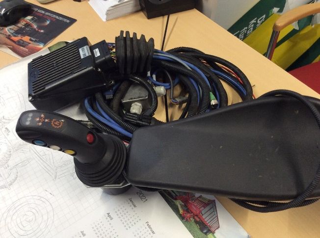 [3229-6526171-0_1.jpg]