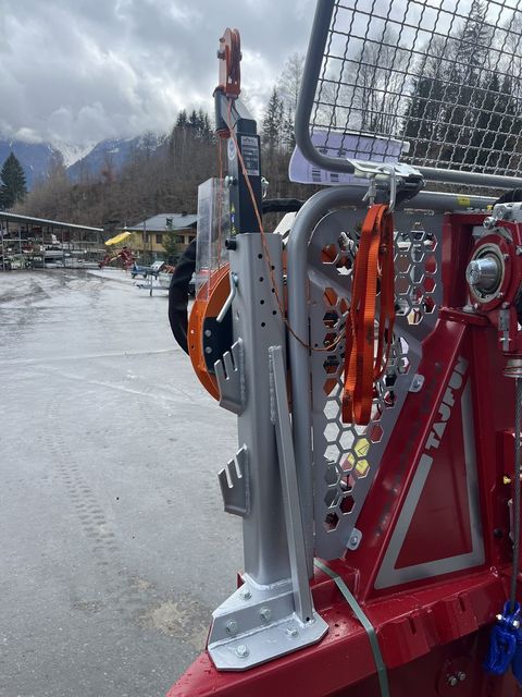 [3244-2409015-14.jpg]