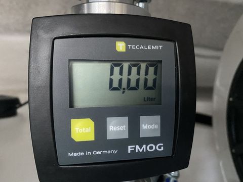 [3244-3075868-18.jpg]