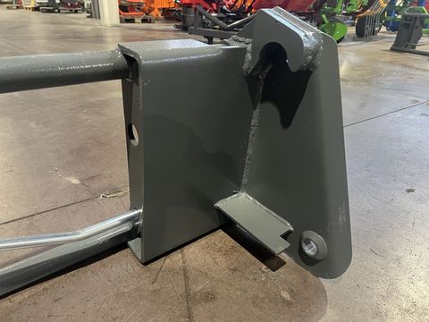 [3244-3655905-4.jpg]