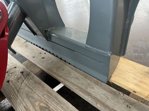 [3244-3814334-11.jpg]