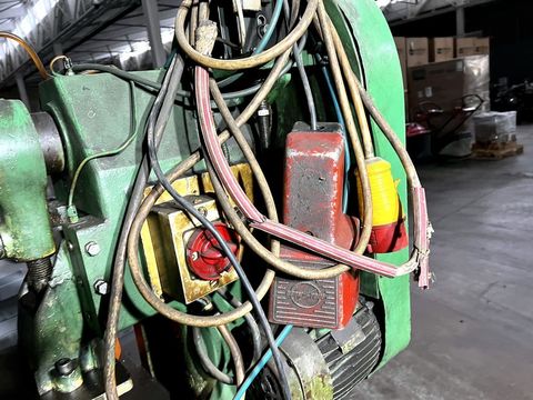 [3244-3907613-0.jpg]