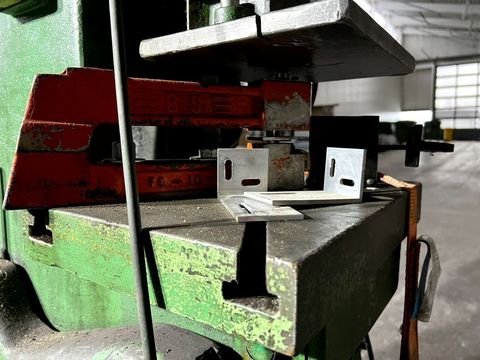 [3244-3907613-5.jpg]