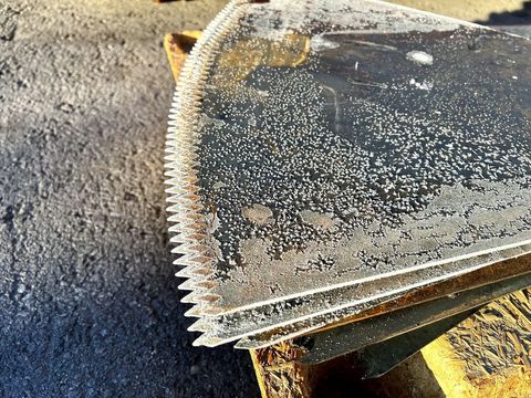 [3244-3971625-3.jpg]