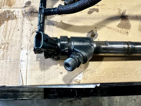 [3244-3983627-4.jpg]