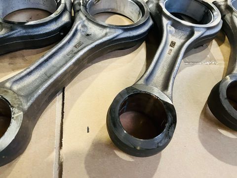 [3244-3998382-5.jpg]