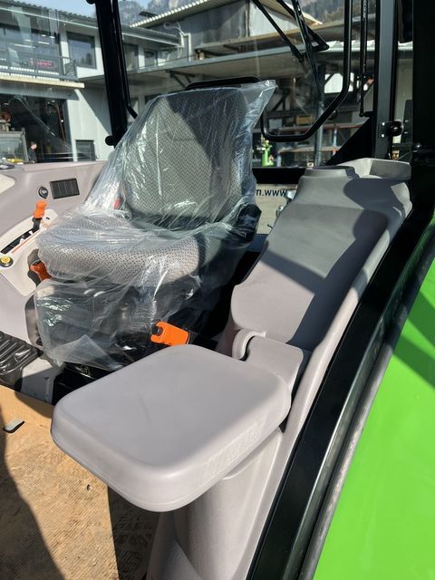 [3244-4081387-12.jpg]