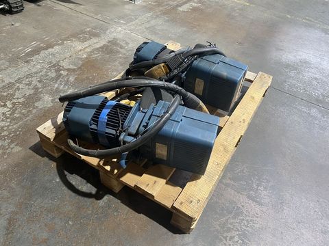 [3244-4407617-9.jpg]