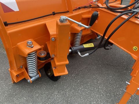 [3244-4703339-12.jpg]