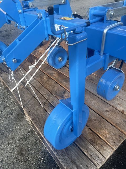 [3244-4794729-11.jpg]