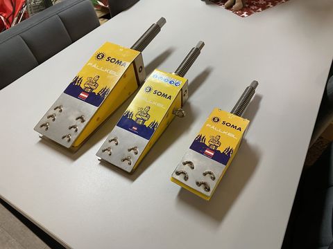 [3244-4832080-17.jpg]
