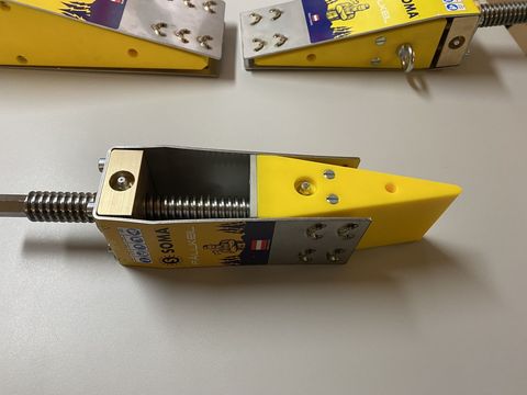 [3244-4832080-20.jpg]