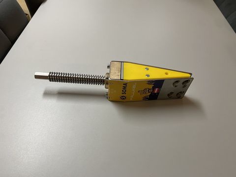 [3244-4832080-3.jpg]
