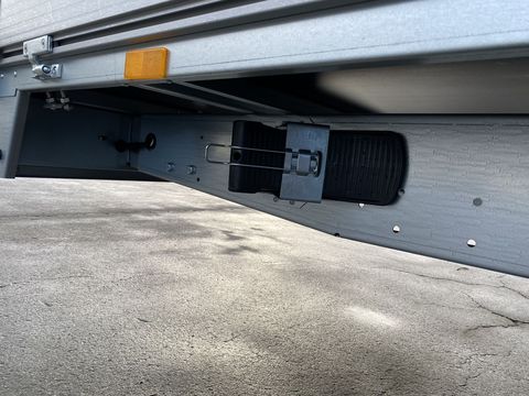 [3244-4919223-17.jpg]