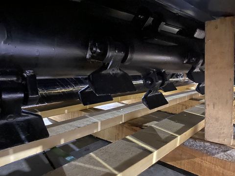 [3244-5279905-24.jpg]