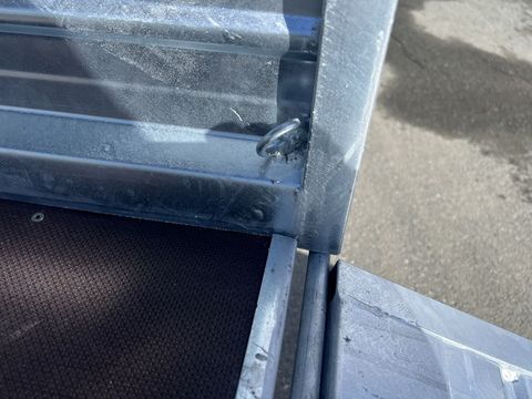 [3244-5319735-4.jpg]