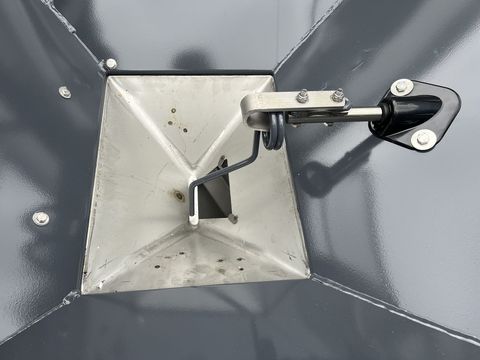 [3244-5490181-7.jpg]