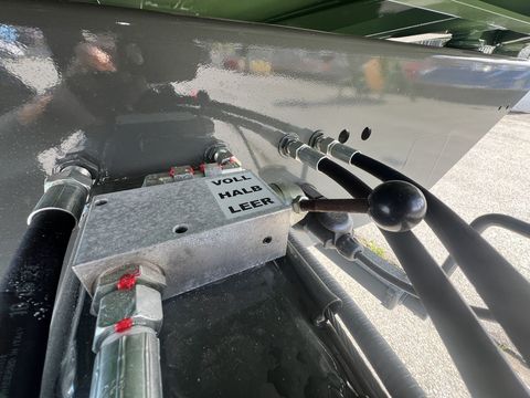 [3244-5667353-11.jpg]