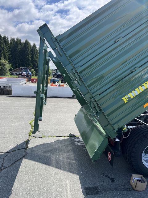 [3244-5667353-17.jpg]