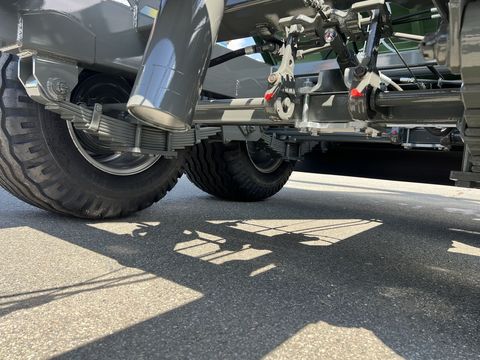 [3244-5667353-24.jpg]