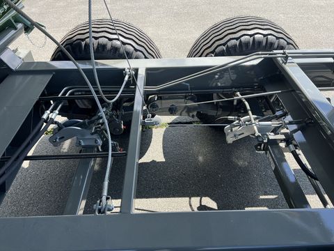 [3244-5667353-26.jpg]