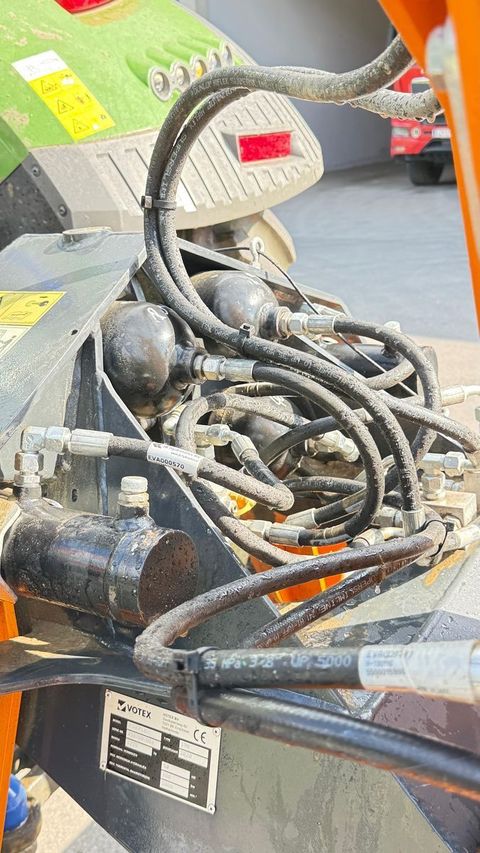 [3244-5696555-15.jpg]