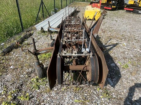 [3244-5766833-6.jpg]