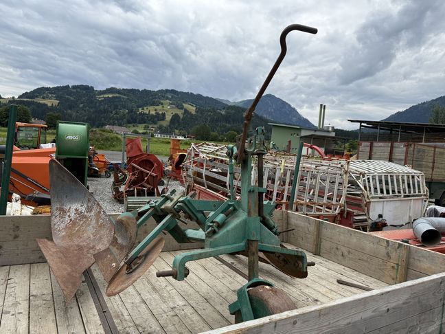 [3244-5919244-0_1.jpg]