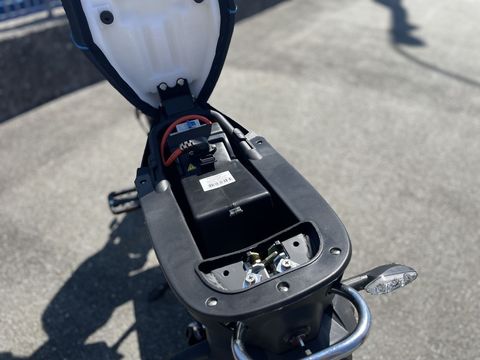 [3244-6087980-6.jpg]