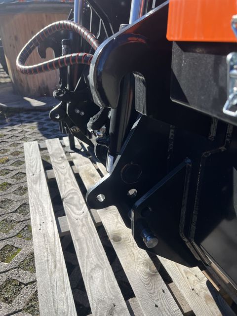 [3244-6395385-8.jpg]