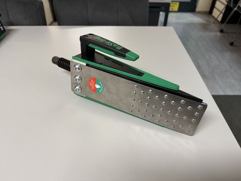 [3244-6477926-2.jpg]