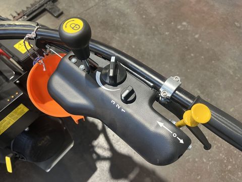 [3244-6484998-11.jpg]